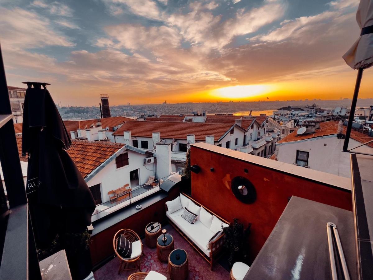 Ruz Hotels Stambuł Zewnętrze zdjęcie Sunset over the rooftops of the city