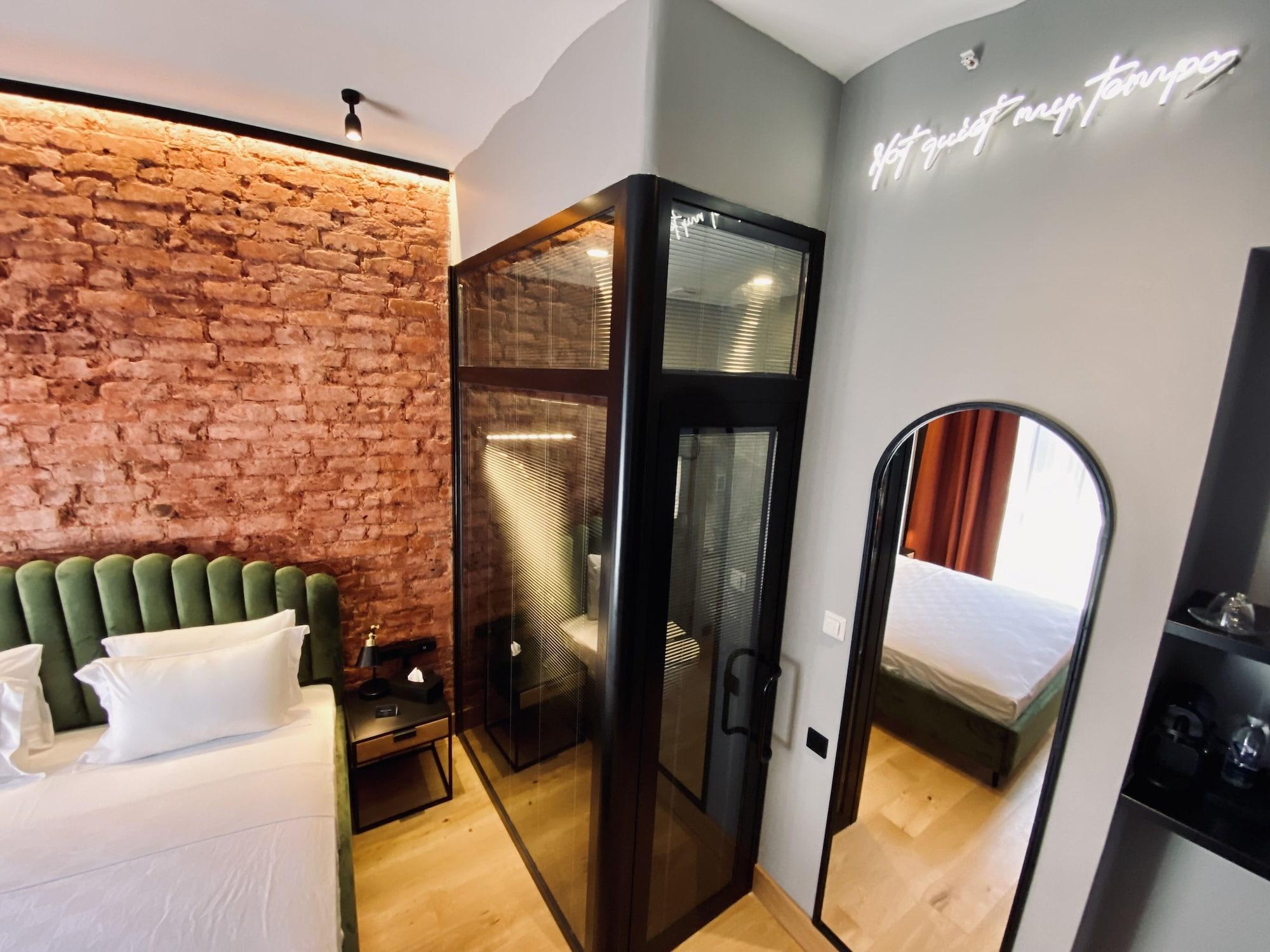 Ruz Hotels Stambuł Zewnętrze zdjęcie A room at the hotel