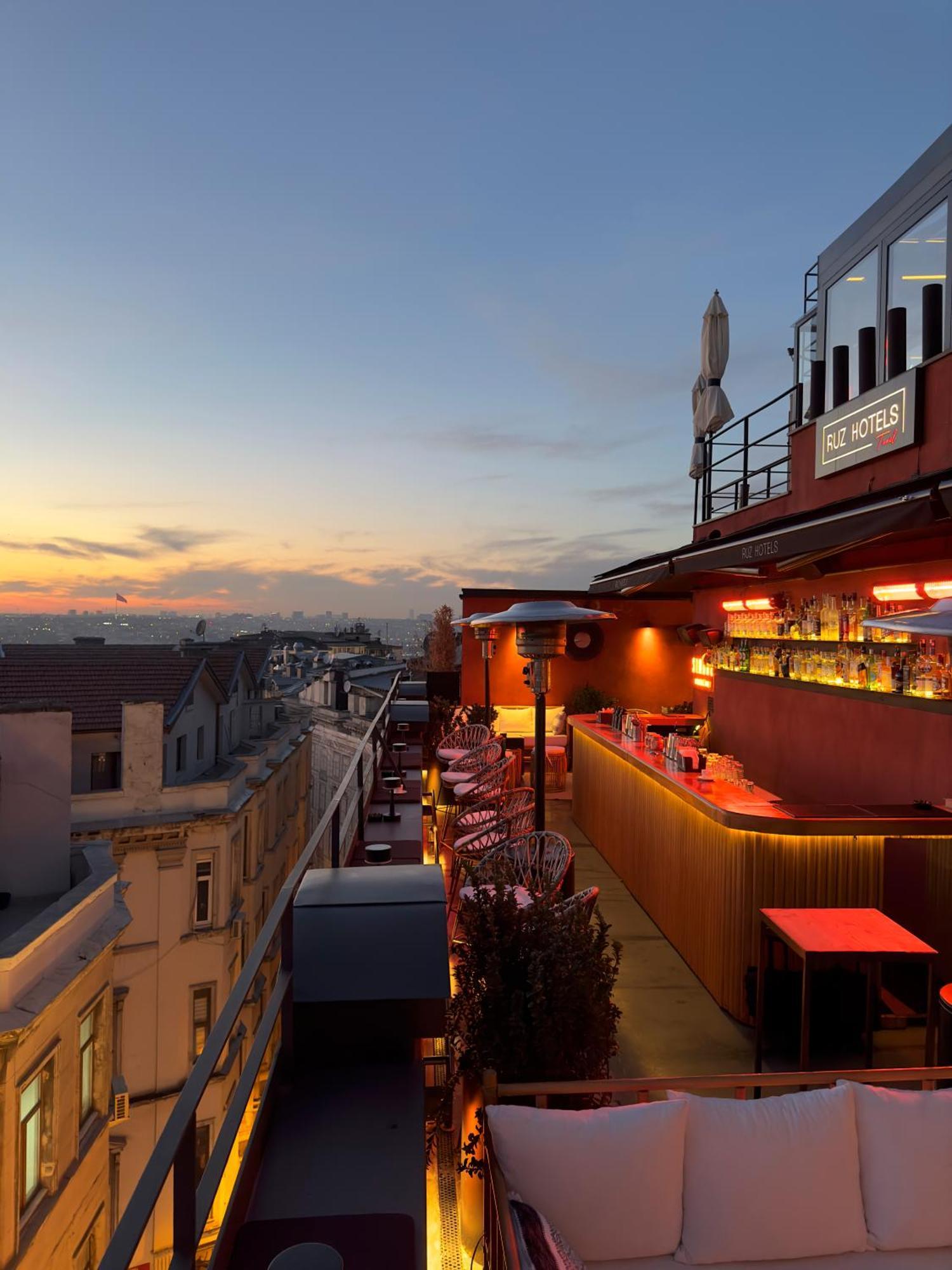 Ruz Hotels Stambuł Zewnętrze zdjęcie Rooftop bar
